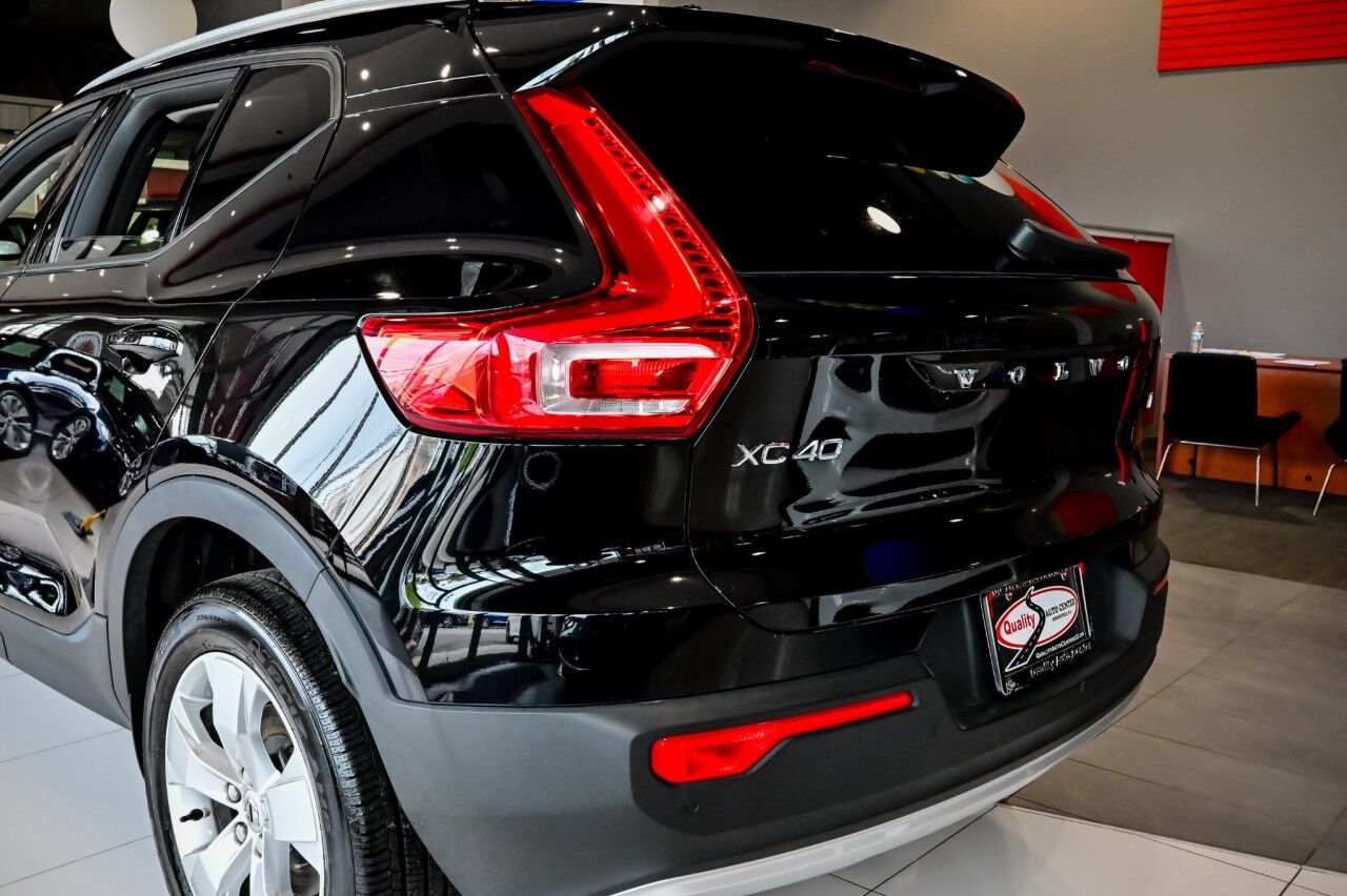 2021 Volvo XC40 Momentum photo 12