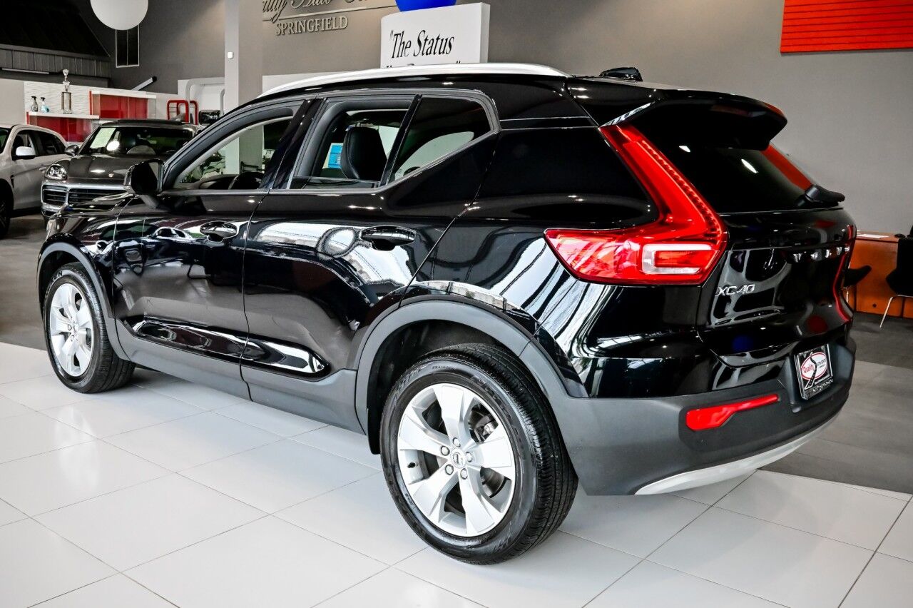 2021 Volvo XC40 Momentum photo 6