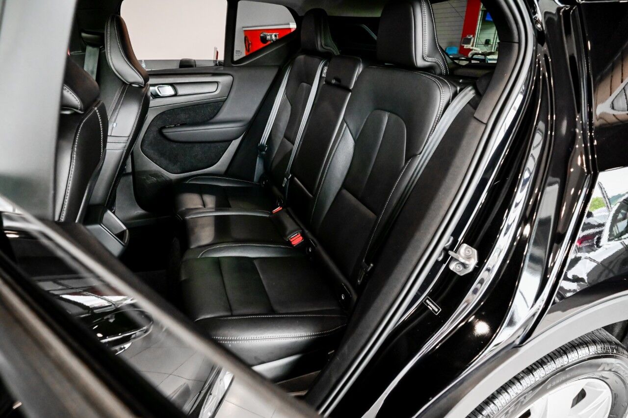 2021 Volvo XC40 Momentum photo 19