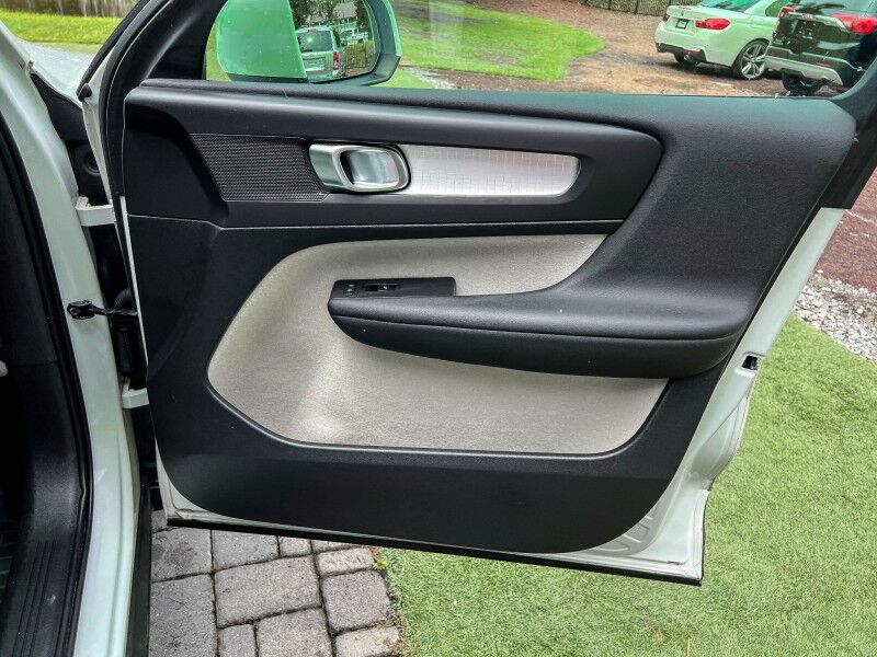 2021 Volvo XC40 Momentum Wilmington NC