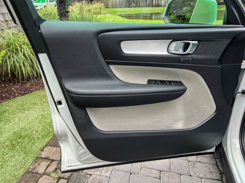 2021 Volvo XC40 Momentum Wilmington NC