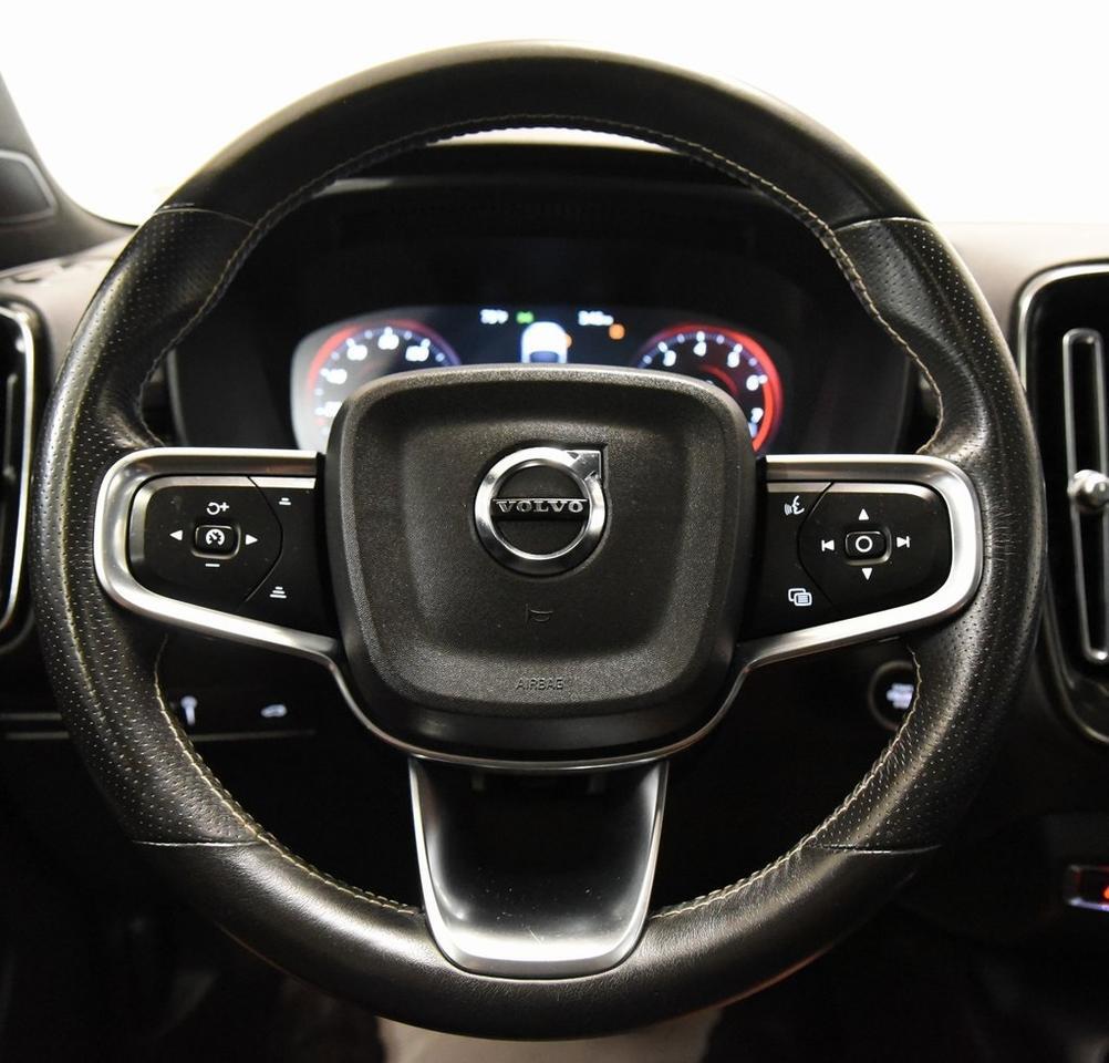 2021 Volvo XC40 R-Design Akron OH