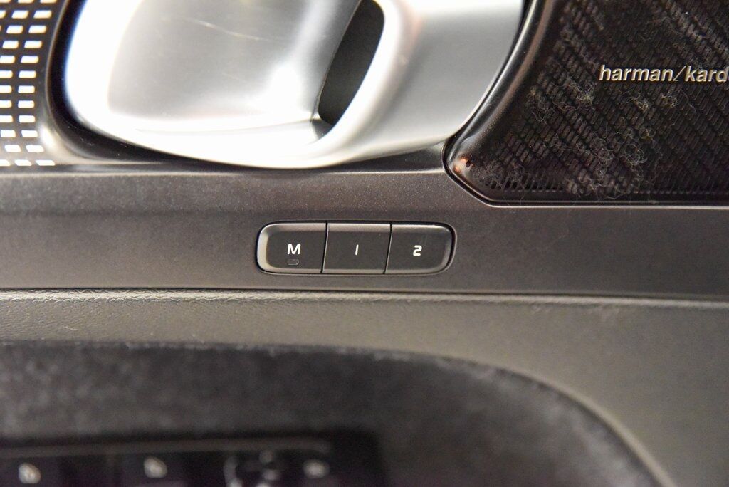 2021 Volvo XC40 R-Design Akron OH