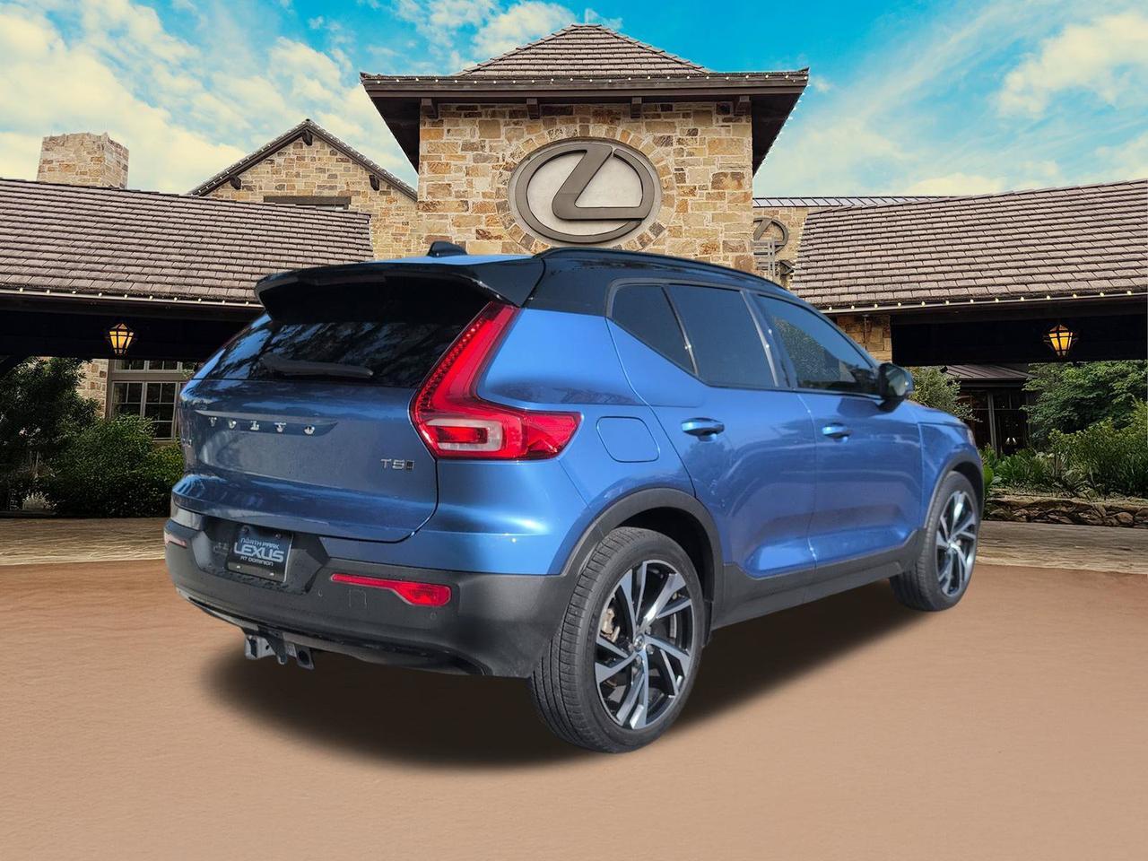 2021 Volvo XC40 R-Design