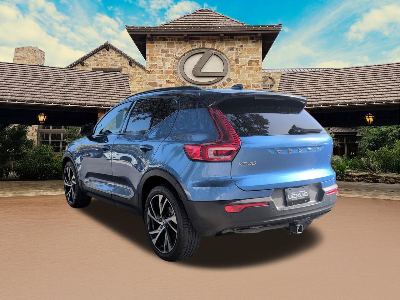 2021 Volvo XC40 R-Design