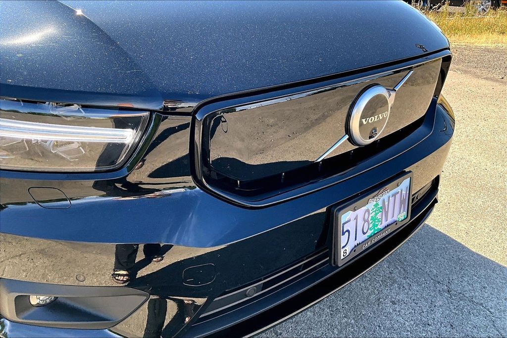 2021 Volvo XC40 Recharge Pure Electric P8 OR