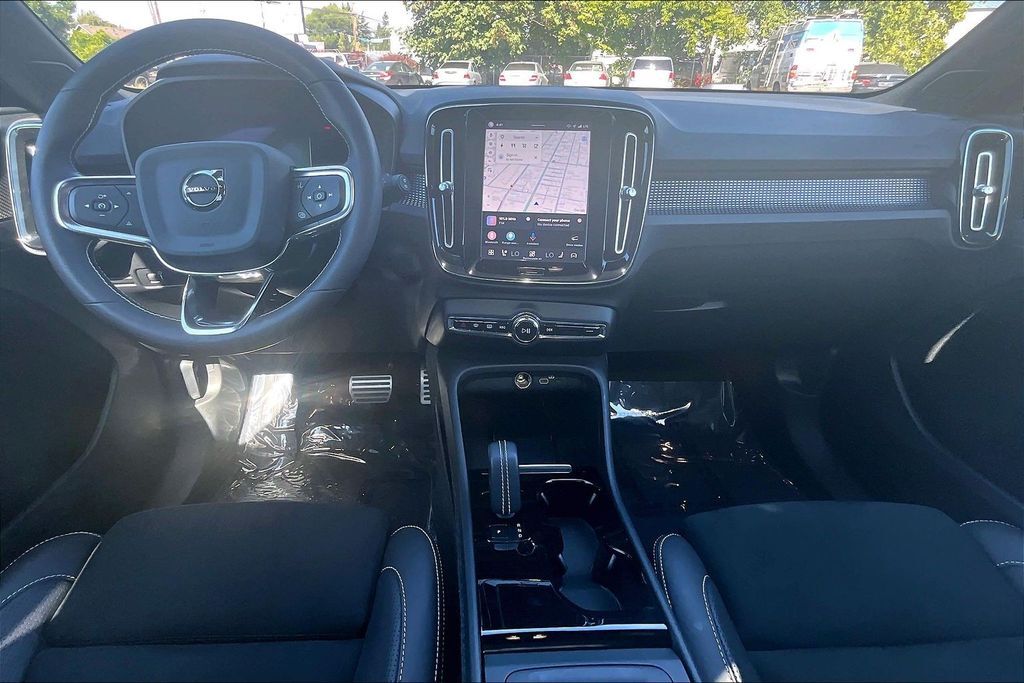 2021 Volvo XC40 Recharge Pure Electric P8 OR