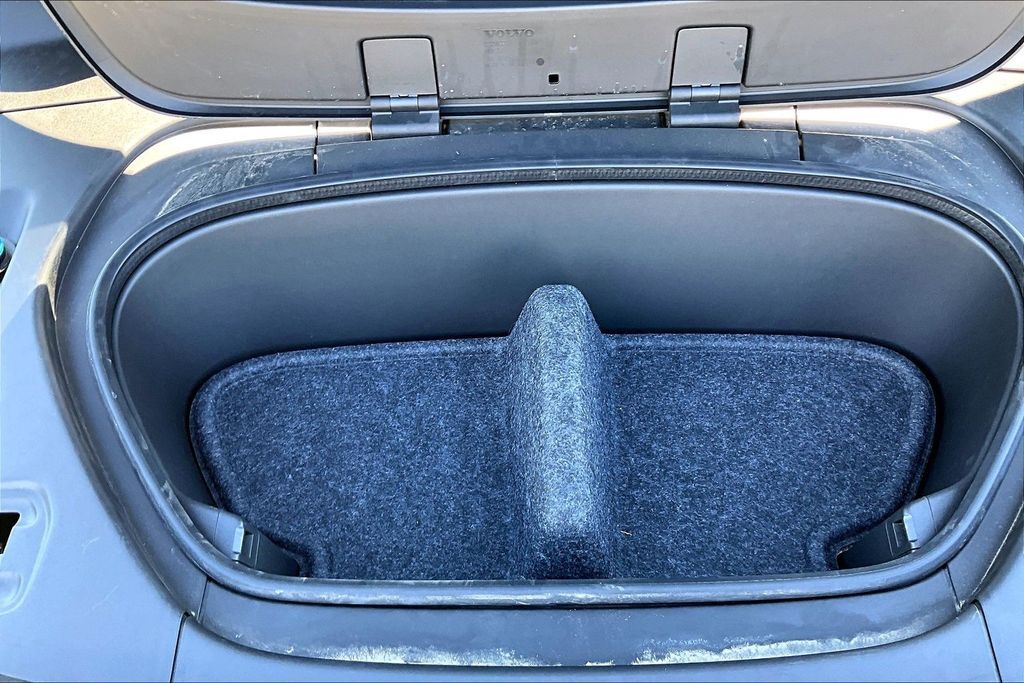 2021 Volvo XC40 Recharge Pure Electric P8 OR