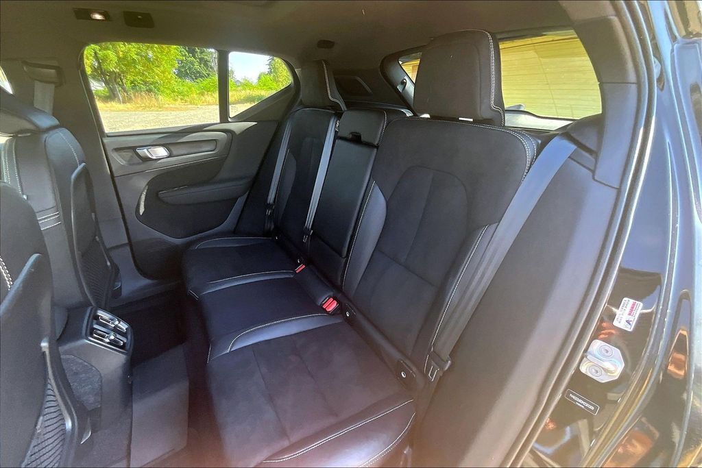 2021 Volvo XC40 Recharge Pure Electric P8 OR