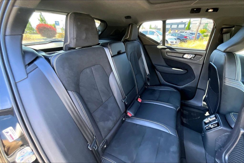 2021 Volvo XC40 Recharge Pure Electric P8 OR