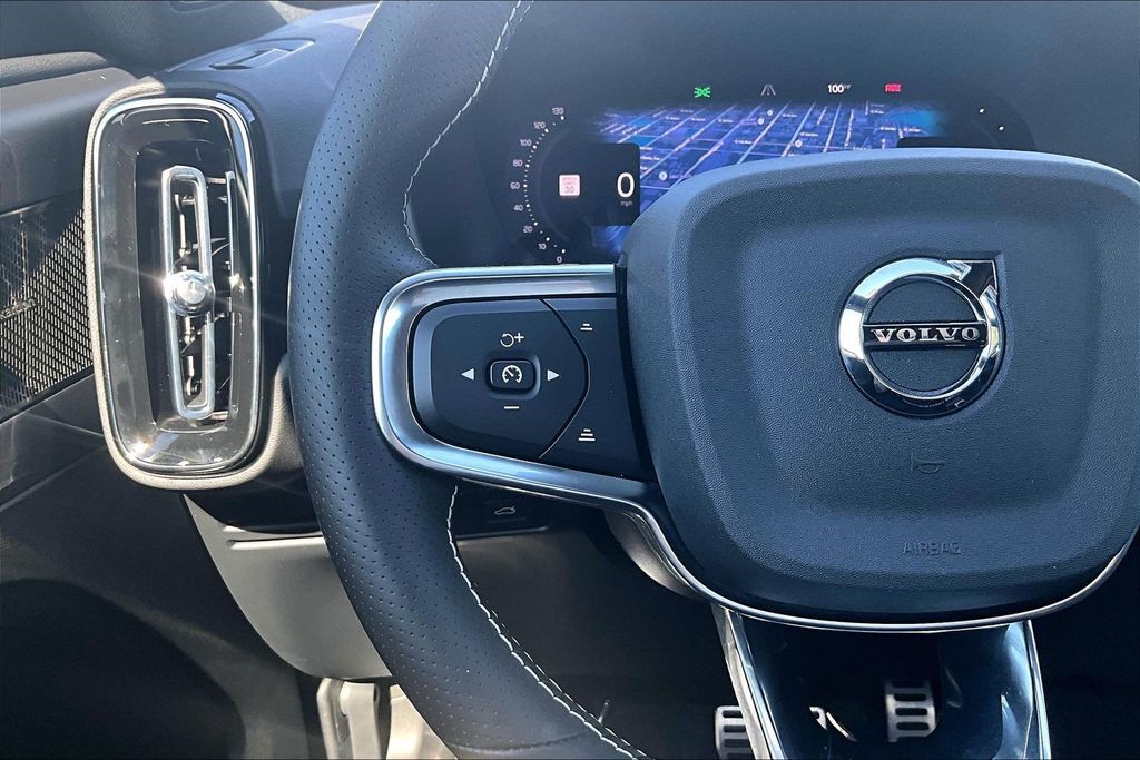 2021 Volvo XC40 Recharge Pure Electric P8 OR