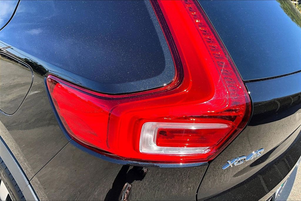 2021 Volvo XC40 Recharge Pure Electric P8 OR