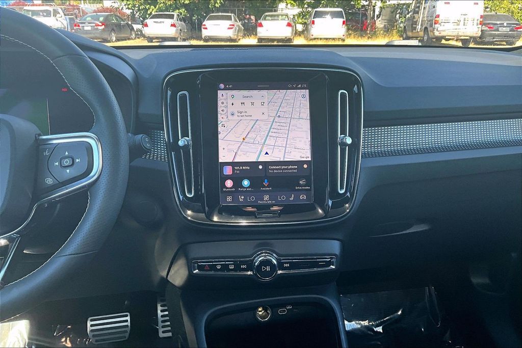 2021 Volvo XC40 Recharge Pure Electric P8 OR
