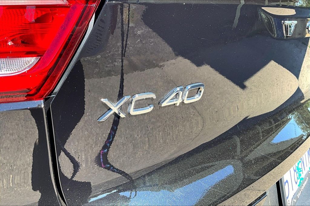 2021 Volvo XC40 Recharge Pure Electric P8 OR
