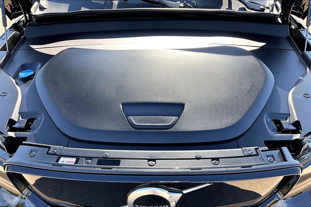 2021 Volvo XC40 Recharge Pure Electric P8 OR