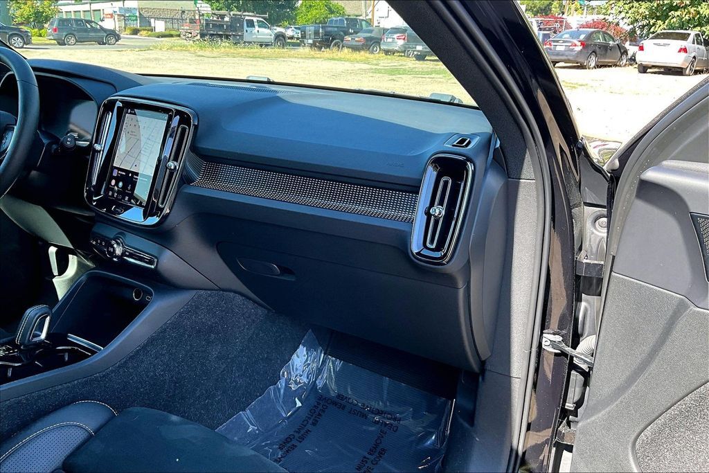 2021 Volvo XC40 Recharge Pure Electric P8 OR