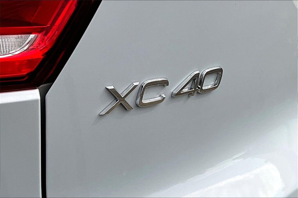 2021 Volvo XC40 Recharge Pure Electric P8 OR