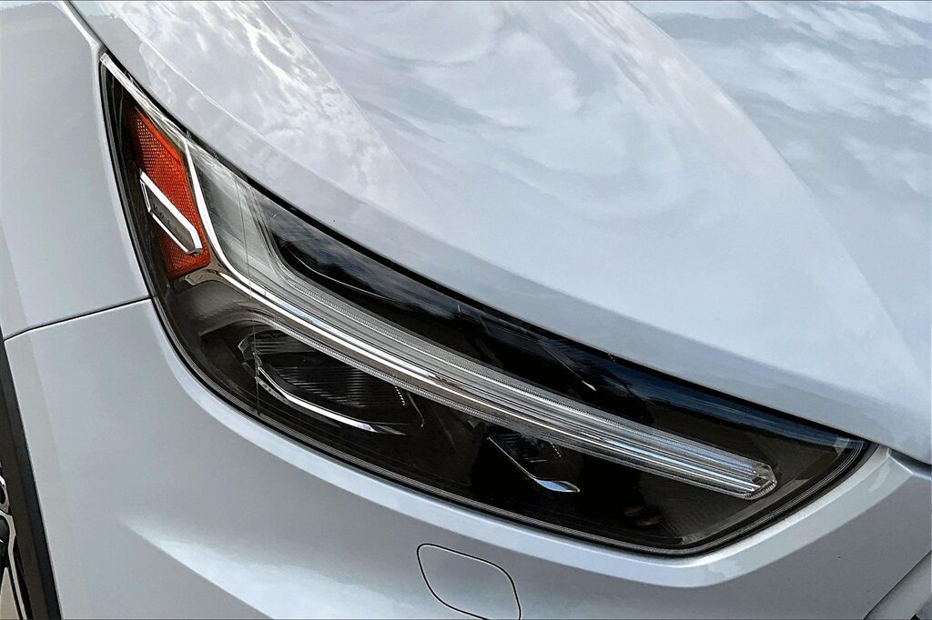 2021 Volvo XC40 Recharge Pure Electric P8 OR