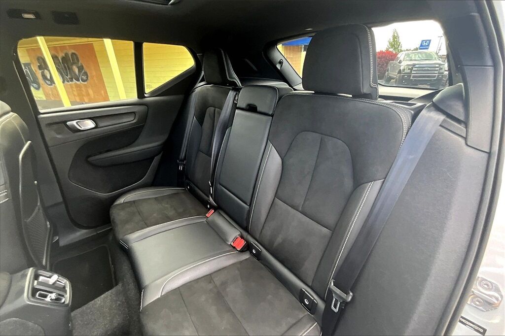 2021 Volvo XC40 Recharge Pure Electric P8 OR