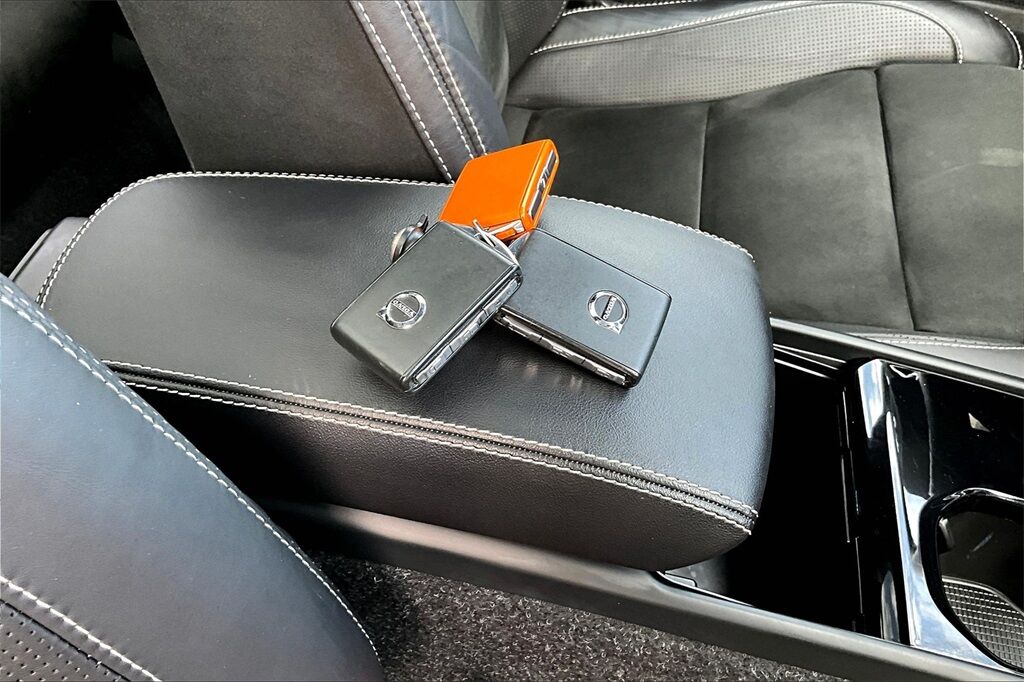 2021 Volvo XC40 Recharge Pure Electric P8 OR
