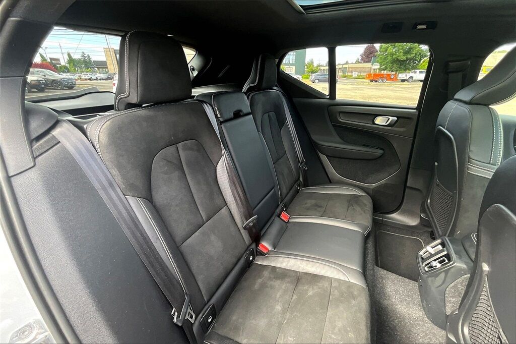 2021 Volvo XC40 Recharge Pure Electric P8 OR
