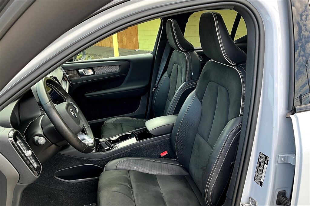2021 Volvo XC40 Recharge Pure Electric P8 OR
