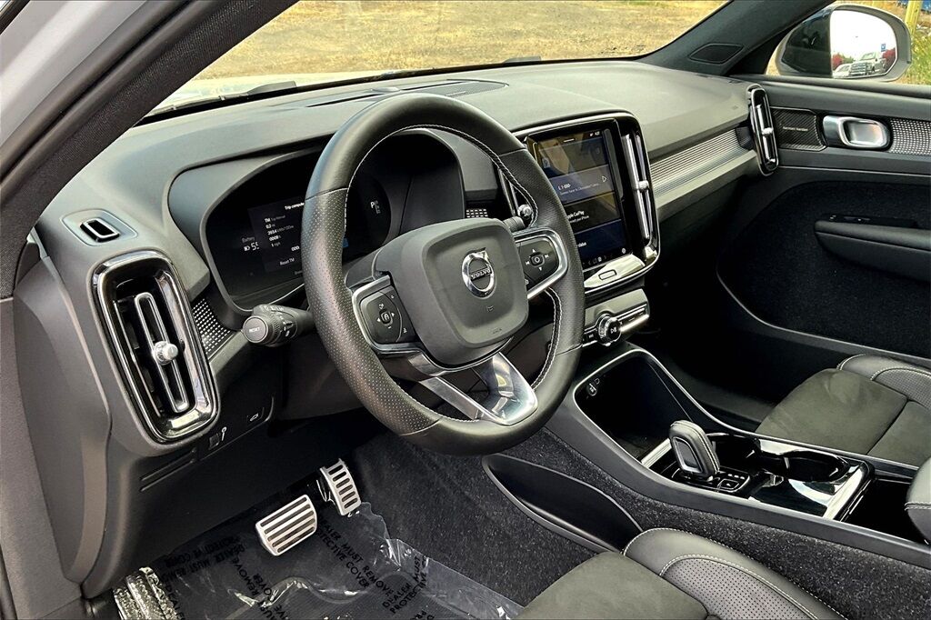 2021 Volvo XC40 Recharge Pure Electric P8 OR