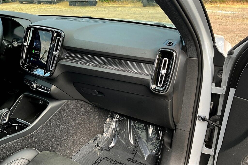 2021 Volvo XC40 Recharge Pure Electric P8 OR