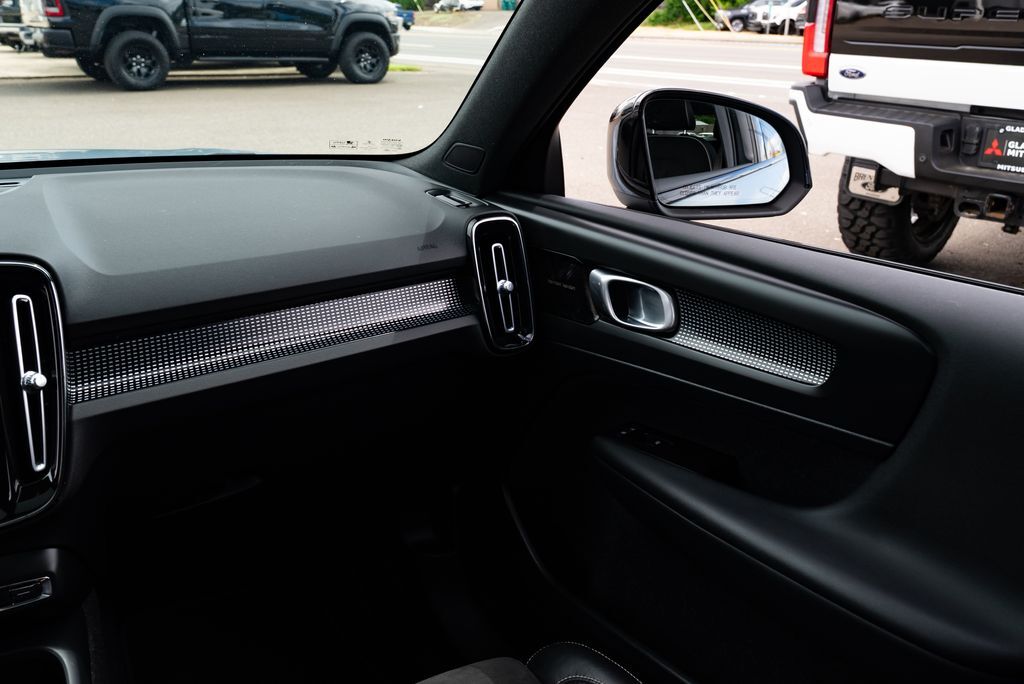 2021 Volvo XC40 Recharge Pure Electric P8 Milwaukie OR