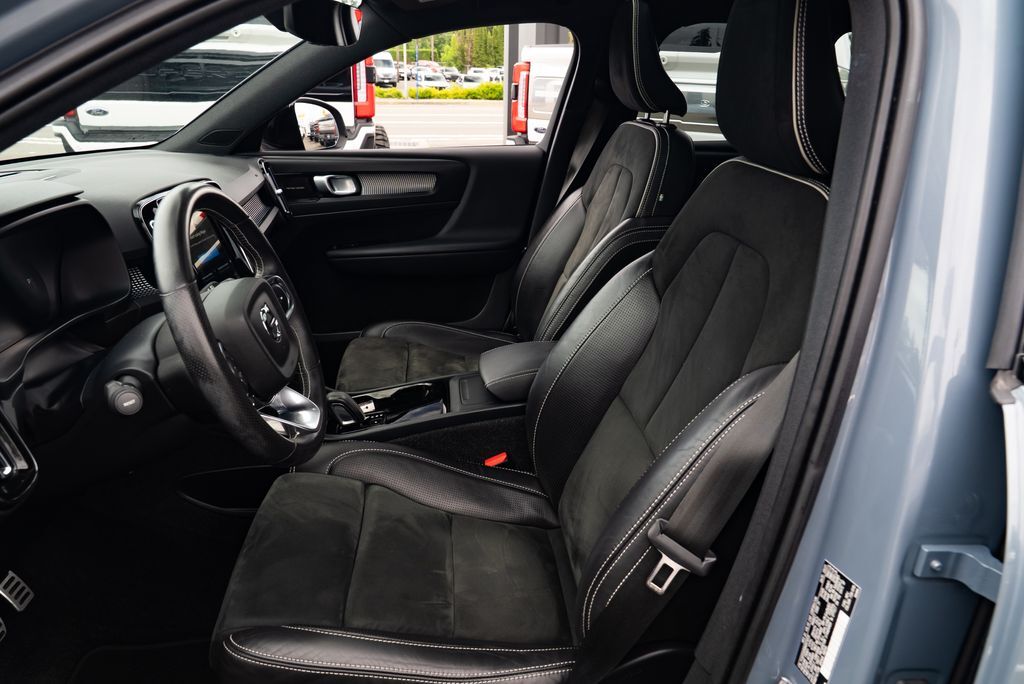 2021 Volvo XC40 Recharge Pure Electric P8 Milwaukie OR