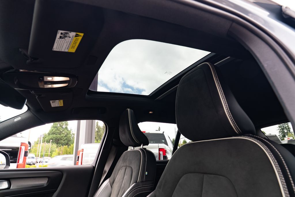 2021 Volvo XC40 Recharge Pure Electric P8 Milwaukie OR
