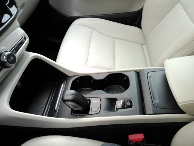 2021 Volvo XC40 T4 Momentum Plano TX