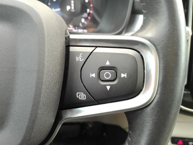 2021 Volvo XC40 T4 Momentum Plano TX