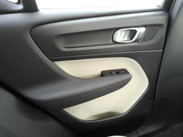 2021 Volvo XC40 T4 Momentum Plano TX