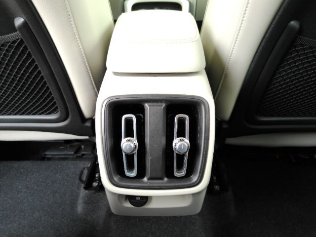2021 Volvo XC40 T4 Momentum Plano TX