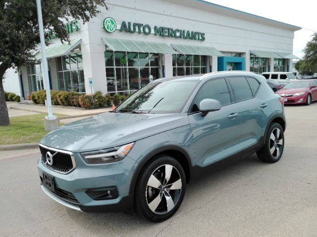 2021 Volvo XC40 T4 Momentum