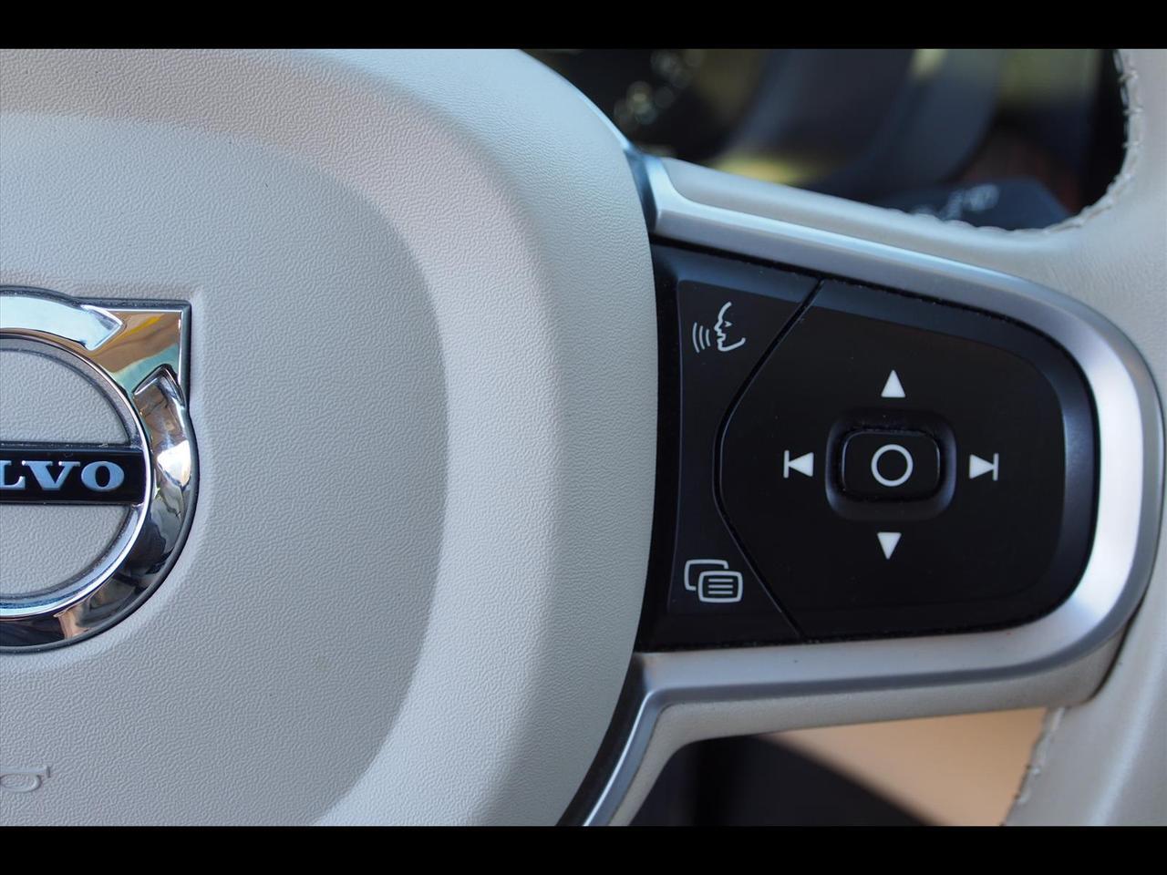 2021 Volvo XC60 Recharge T8 Inscription Expression