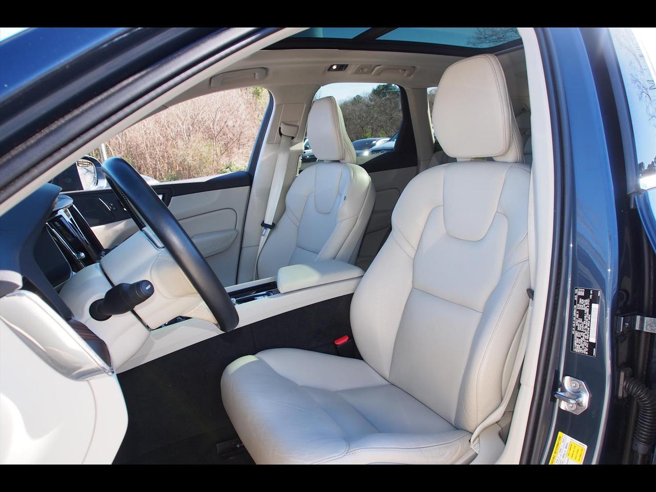 2021 Volvo XC60 Recharge T8 Inscription Expression Raleigh NC