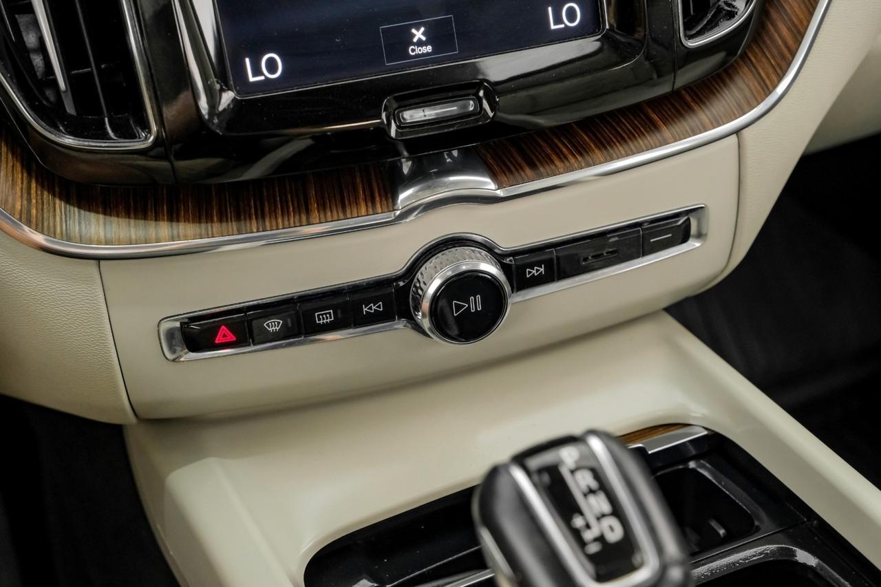 2021 Volvo XC60 T5 MOMENTUM BLIND SPOT ASSIST PANORAMA LEATHER SEATS REAR CAMERA Carrollton TX