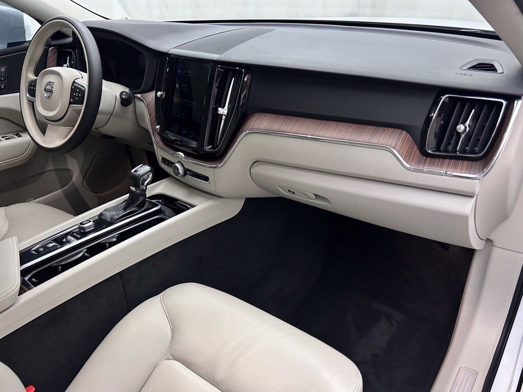 2021 Volvo XC60 T5 Momentum Portland OR