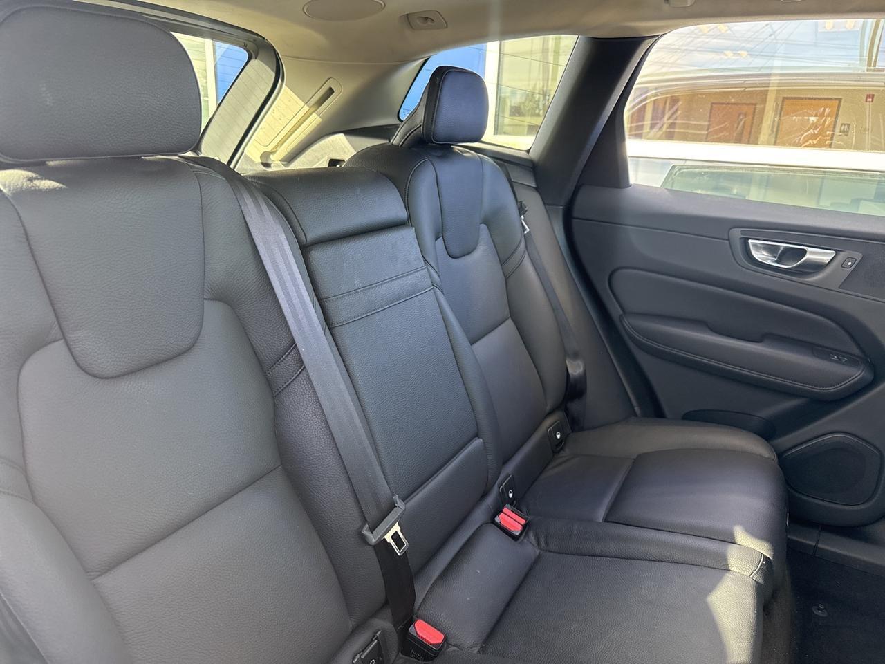 2021 Volvo XC60 T5 Momentum Bend OR