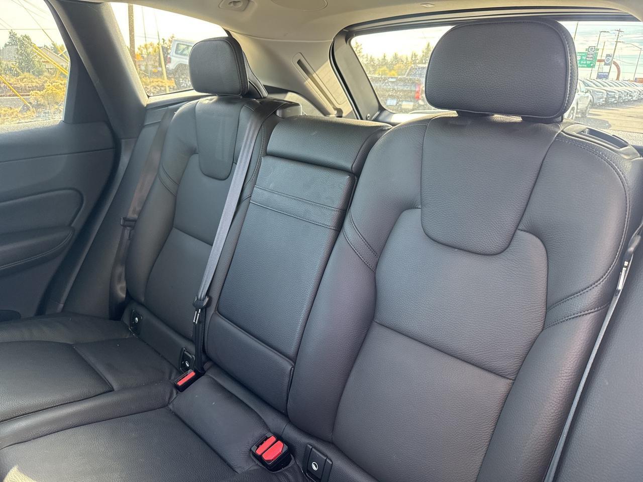 2021 Volvo XC60 T5 Momentum Bend OR