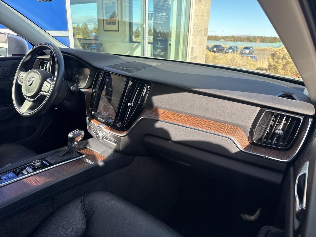 2021 Volvo XC60 T5 Momentum Bend OR