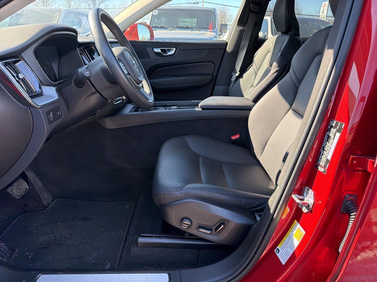 2021 Volvo XC60 T5 Momentum Gaithersburg MD