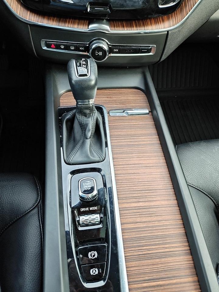 2021 Volvo XC60 T5 Momentum Hunt Valley MD
