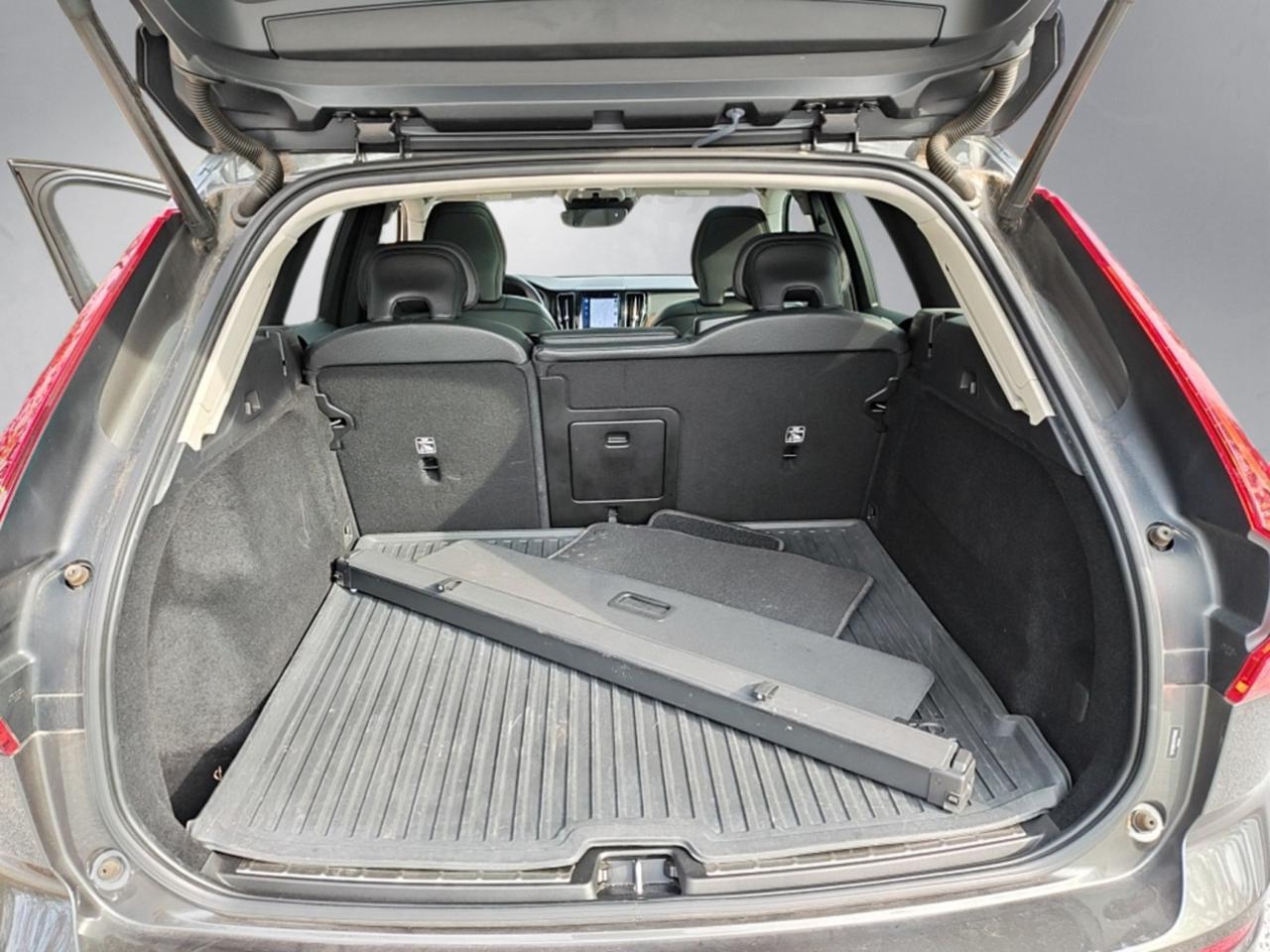 2021 Volvo XC60 T5 Momentum Hunt Valley MD