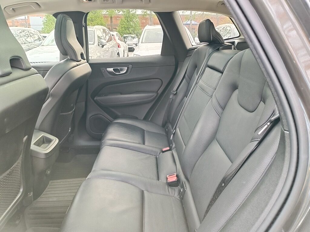 2021 Volvo XC60 T5 Momentum Hunt Valley MD