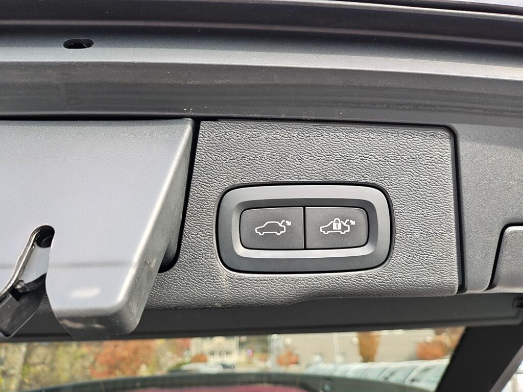 2021 Volvo XC60 T5 Momentum Hunt Valley MD