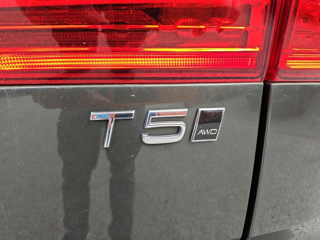 2021 Volvo XC60 T5 Momentum Hunt Valley MD