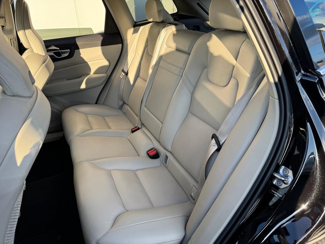 2021 Volvo XC60 T6 Momentum Gladstone OR